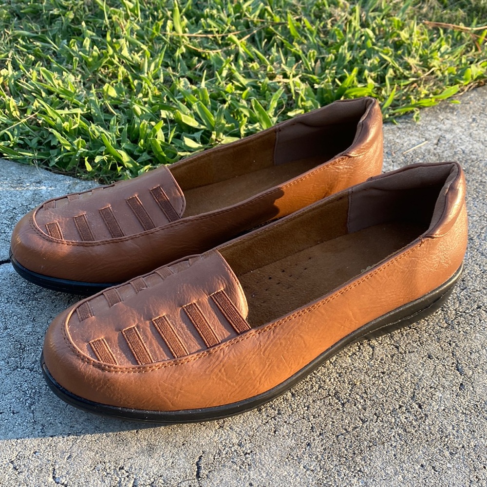 Easy Street EUC Brown & Black Women’s Naturalizer Loafers - Size 11W
